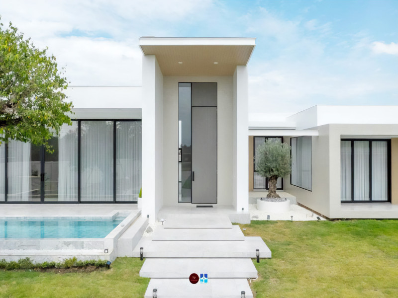 Modern House - งานติดตั้งประตู หน้าต่างอลูมิเนียมคุณภาพ