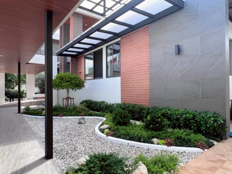 Modern House - งานติดตั้งประตู หน้าต่างอลูมิเนียมคุณภาพ